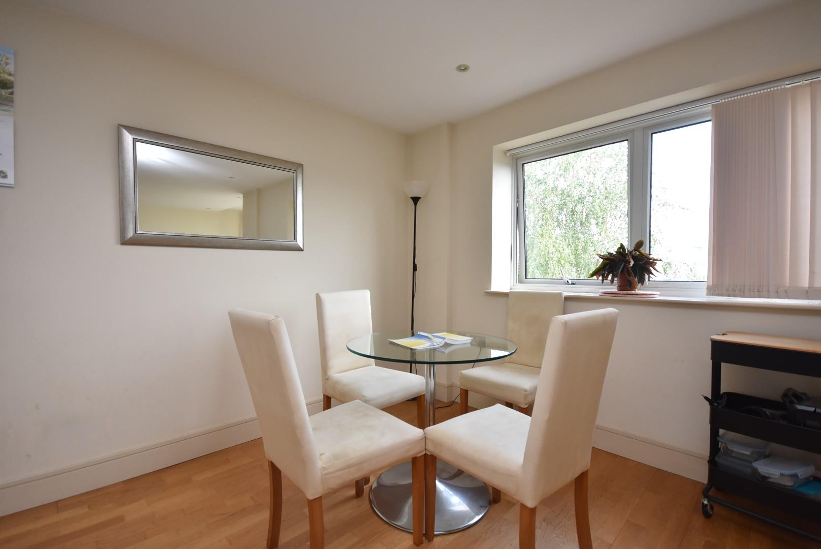 208 Woodlands, Hayes Point, Sully, CF64 5QF